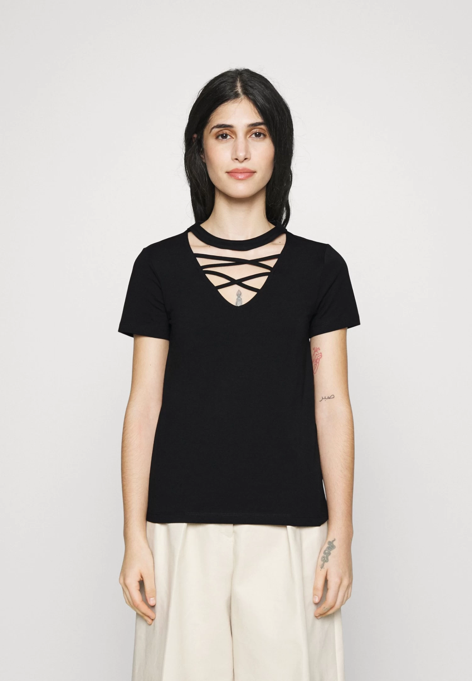 T-Shirt Basic -Black 1 T-Shirt Basic -Black