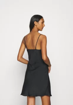 Anna Field Hammered Satin Nightie - Nachtjapon - Black -Anna Field 582eef8b55cc48b49fe9b0e88e2892d9 scaled