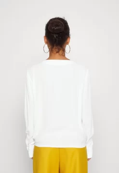 Blouse -Off-White 8 Blouse -Off-White -Anna Field 6bfcc22237fe46768f1cc5d38077af42 scaled