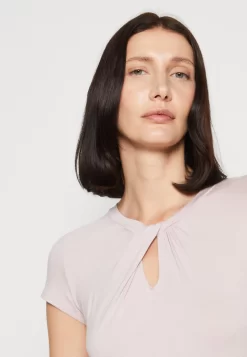 Anna Field T-Shirt Print - Purple 11 Anna Field T-Shirt Print - Purple -Anna Field 7d5b2f78c6224d8b88acbf9e38922d74 scaled