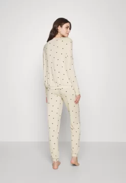 Anna Field Pyjama - Off White 9 Anna Field Pyjama - Off White -Anna Field 8e11d801cc6a4968a738a374f7e3d354 scaled