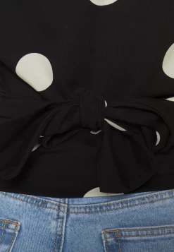 Top - Black/White -Anna Field 975d4c3355a14474883059b61bfbd74b scaled