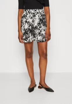 Anna Field Shorts - Black/Off-White