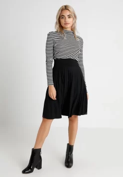 Anna Field -Anna Field a2518f9e05b3479da45c4f1ec0fc30e3