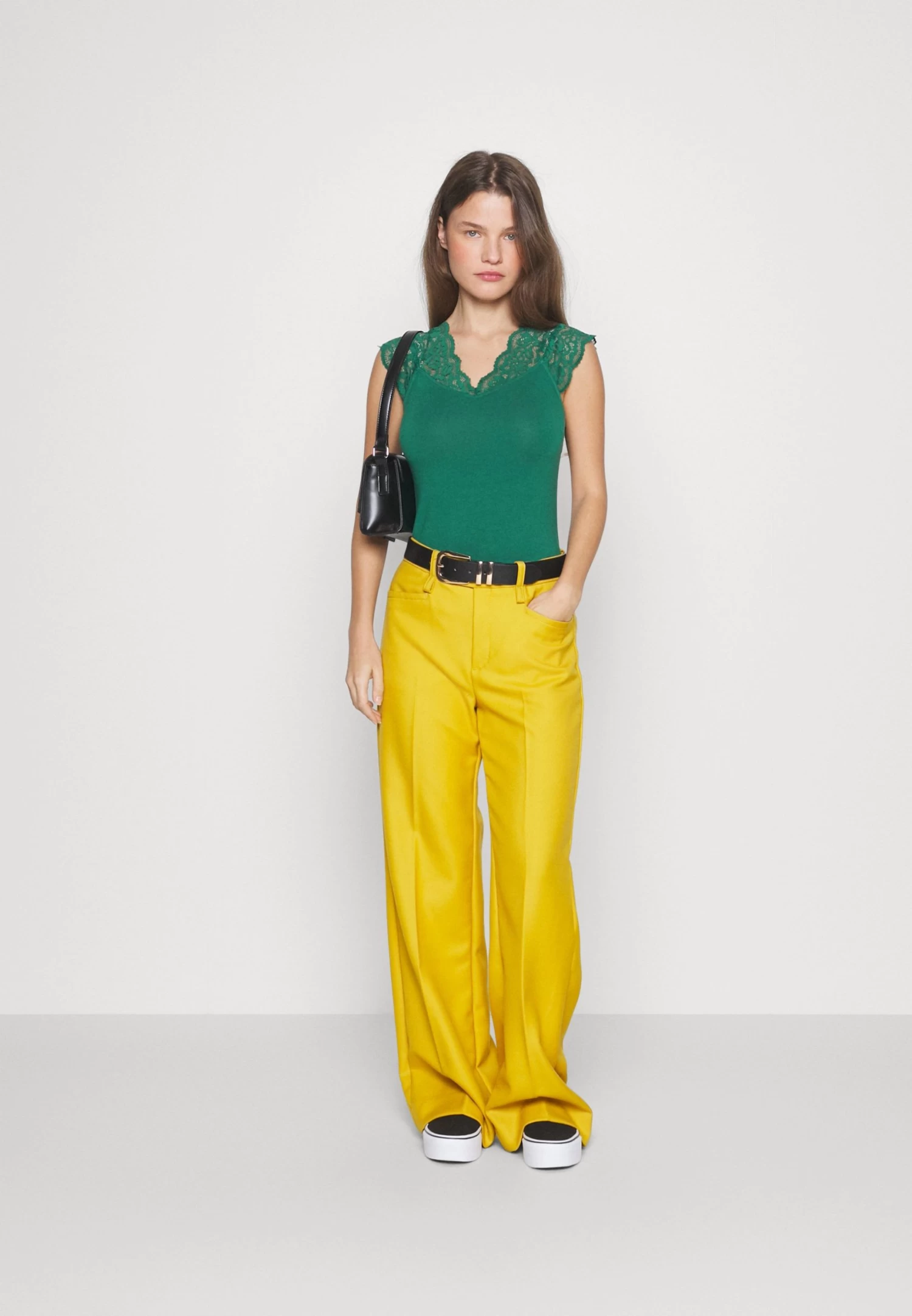 T-Shirt Basic - Dark Green 2 T-Shirt Basic - Dark Green - Afbeelding 2