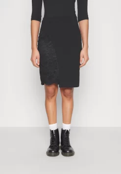 Panel Asymmetric Skirt - Minirok - Black