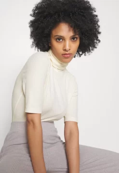 T-Shirt Basic -Off-White -Anna Field e6e857e7af5949c79320b1159b85dc4c scaled