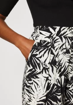 Anna Field Shorts - Black/Off-White 9 Anna Field Shorts - Black/Off-White -Anna Field ed4ea5b74138457188b6f733ef8869e5 scaled